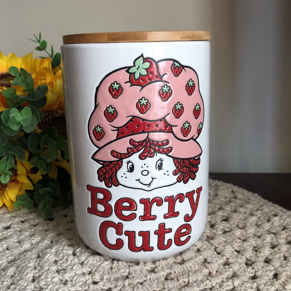 Strawberry Shortcake “Berry Cute” Ceramic Jar with Bamboo Lid - Picture 9 of 9